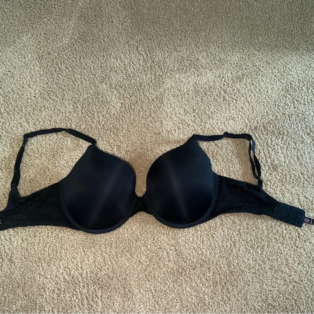 Victoria secret t shirt bra lightly lined Demi euc no flaws size 32DDD